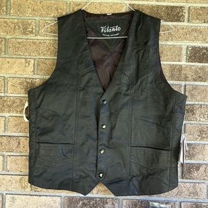 NWT Vilanto Authentic leatherwear 100%genuine leather vest size XL. Snap button